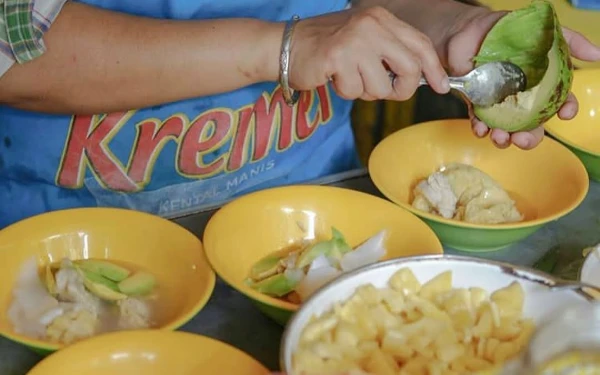 Thumbnail Berita - 3 Rekomendasi Es Teler di Kota Malang Ini Wajib Dicoba, Segar dan Manisnya Bikin Nagih!