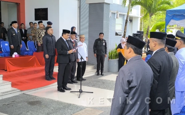 Thumbnail Berita - Lantik 116 Pejabat, Bupati Simeulue Tegaskan Larangan Bawa Aset Daerah dan Fokus Ekonomi Biru 2030