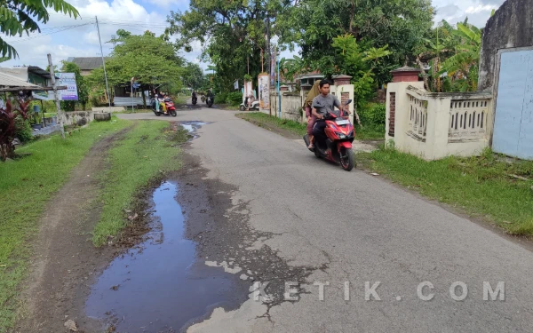 Thumbnail Berita - Belum Dikerjakan, Proyek Jalan di Jombang Munculkan Dugaan Aroma Nepotisme