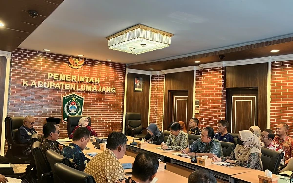 Thumbnail Berita - Bupati Lumajang Minta Pemanfaatan Aset Desa untuk Koperasi Harus Jelas