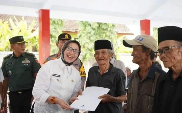 Thumbnail Berita - Bupati Lumajang Sesalkan Warga Sumberlangsep Jika Masih Menolak Relokasi