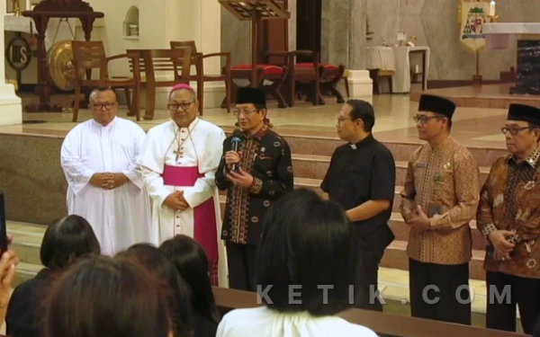 Thumbnail Berita - Kunjungi Gereja Katedral Surabaya, Menag Nasaruddin Umar Perkuat Dialog Lintas Agama