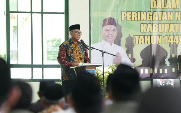 Thumbnail Berita - Bupati Harda Kiswaya di Peringatan Nuzulul Quran: Al-Quran Adalah Benteng Hadapi Ketidakpastian Dunia