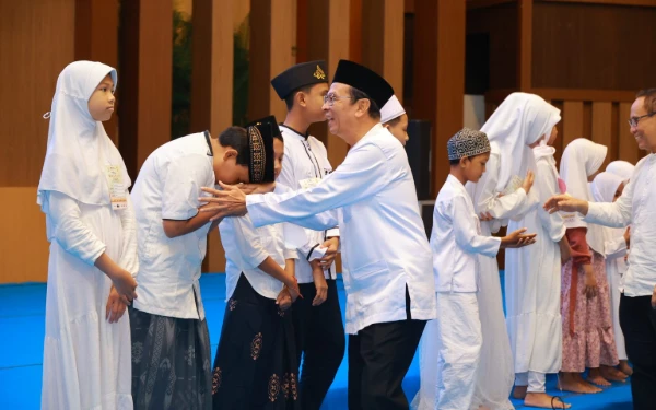 Thumbnail Berita - Hangatnya Ramadan, Unair Gelar Buka Puasa Bersama dan Santuni 1.000 Anak Yatim
