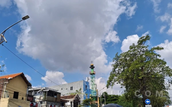 Thumbnail Berita - BMKG: Bandung Cerah Berawan, Jakarta Diprakirakan Hujan Ringan pada Minggu, 8 Maret, 2026