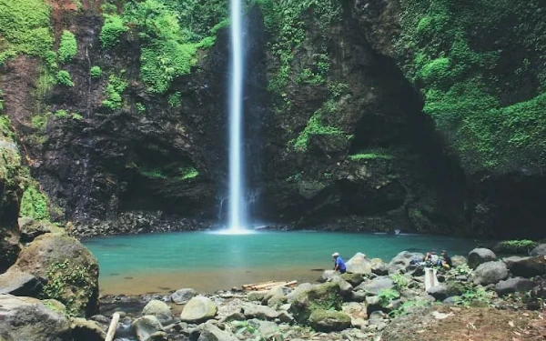 Thumbnail Berita - Coban Telaga Warna, Surga Healing di Malang dengan Pesona Air Terjun yang Memikat