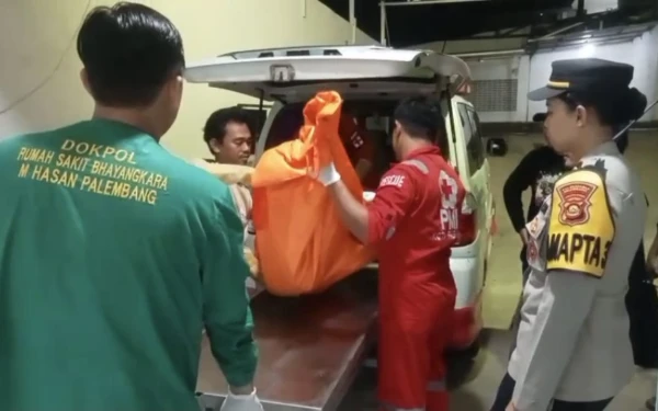 Thumbnail Berita - Dua Kali Ledakan Terdengar, Pria Paruh Baya Tewas dalam Kebakaran Rumah di Palembang