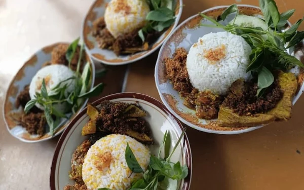 Thumbnail Pecinta Jeroan Wajib Tahu! Ini Rekomendasi 3 Sego Babat Terenak di Malang