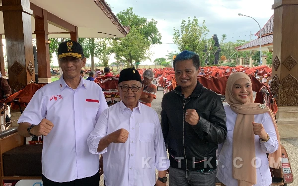 Thumbnail Berita - 200 Becak Listrik Dibagikan di Kabupaten Blitar, Bupati Rijanto: Bisa Ringankan Kerja Tukang Becak Lansia