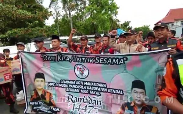 Koti Mahatidana PP Kendal Gandeng Gerindra Bagikan Ribuan Takjil, Sisca Meritania Dapat Kejutan Ultah