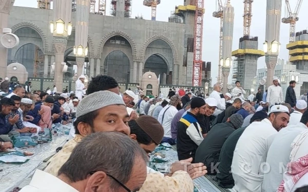 Thumbnail Berita - Tak Ada Suasana Perang, Hanya Ada Suara Zikir dan Kekhusyukan Ramadan