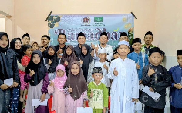 Thumbnail Berita - Bersatu Tebar Kebaikan, PWI Bondowoso dan MWCNU Tegalampel Santuni Anak Yatim  Piatu