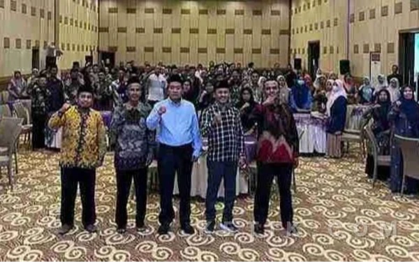 Thumbnail Berita - DPRD Jatin  Budiono  mengawal Guru Madrasah Swasta Sampaikan Aspirasi Kesejahteraan.