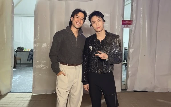 Thumbnail Berita - Lay EXO Sampaikan Duka Atas Meninggalnya Vidi Aldiano: Sebuah Kehormatan Bisa Berkolaborasi Denganmu