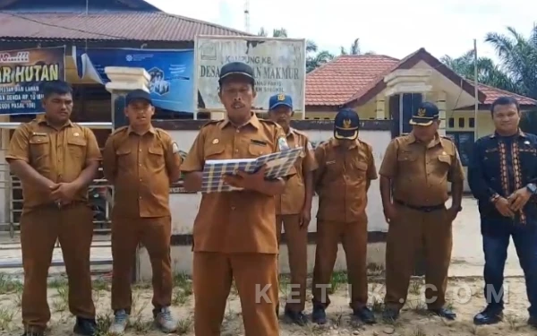 Thumbnail Berita - Diduga Akibat Skandal Perzinaan Kades, Perangkat Desa Sintuban Makmur Aceh Singkil Mundur Berjemaah