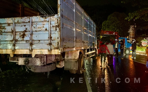 Thumbnail Berita - Usai Sopir Jadi Tersangka, Polres Batu Periksa Pemilik Truk dalam Kasus Kecelakaan Maut