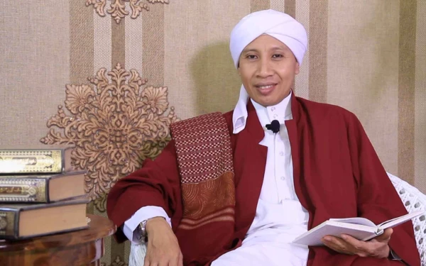 Thumbnail Berita - Lebih Utama Salat Tarawih di Rumah atau Masjid Bagi Perempuan? Ini Penjelasan Buya Yahya