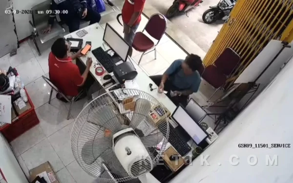 Thumbnail Berita - Diduga Ancam Petugas JNT dengan Celurit, Seorang Pria di Gresik Diamankan Polisi