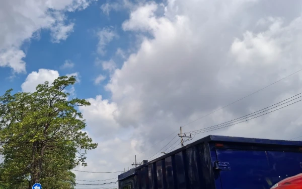 Thumbnail Prakiraan Cuaca BMKG Selasa, 10 Maret 2026: Bandung Cerah, Jakarta dan Semarang Berawan