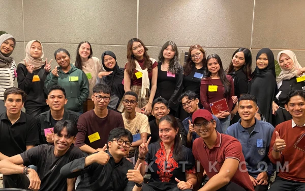 Thumbnail Tingkatkan Kepercayaan Diri Berbahasa Inggris, House of Lumind Hadirkan English Club Interaktif