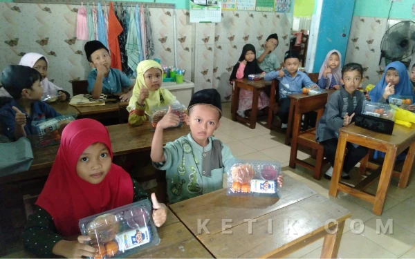 Thumbnail Berita - Program MBG Mulai Bergulir di Sananwetan Kota Blitar, 833 Siswa dari 13 Sekolah Jadi Penerima