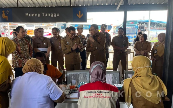 Thumbnail Berita - Temuan Alkohol dan Gangguan Pendengaran pada Sopir Bus, Terminal Arjosari Keluarkan Rekomendasi Istirahat dan Alat Bantu Dengar