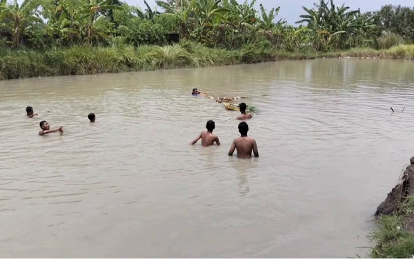 Thumbnail Berita - Seorang Anak Dilaporkan Tenggelam di Waduk Sambikerep Surabaya, Tim Gabungan Lakukan Pencarian
