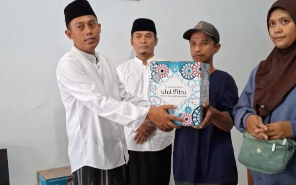 Thumbnail Berita - PWI Sumenep Berbagi di Ramadan, Santuni Penyandang Disabilitas dan Bagikan Takjil