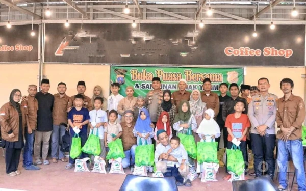 Thumbnail Berita - Satwar Polres Labuhanbatu Salurkan Paket Berkah Ramadan Kepada BKM dan Yatim