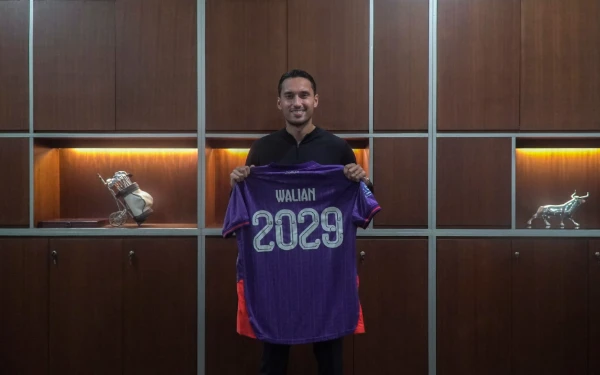 Thumbnail Berita - Ezra Walian Dipanggil Timnas, Begini Kata Pelatih Persik Kediri