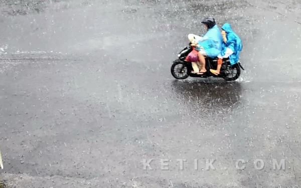 Thumbnail Prakiraan Cuaca Hari Ini, Rabu 11 Maret 2026: Kota Kediri Hujan Ringan, Blitar Hujan Sedang