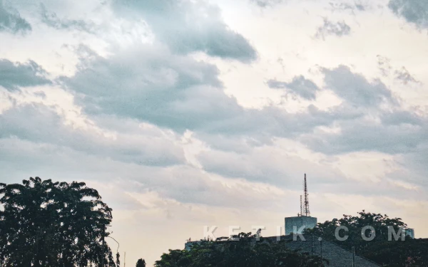 Thumbnail BMKG: Cuaca Kota Surabaya dan Sidoarjo  11 Maret 2026 Diprakirakan Cerah Berawan