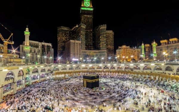 Thumbnail Berita - Fenomena Umrah Saat Hari Raya, Rayakan Lebaran  di Tanah Suci