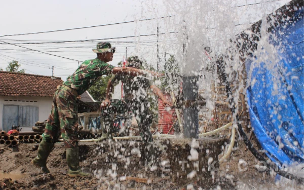 Thumbnail Berita - Program TMMD Hadirkan Sumur Bor, Warga Desa Gadungan Kediri Kini Miliki Akses Air Bersih