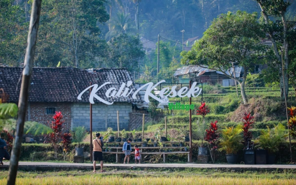 Thumbnail Berita - Pendapatan Wisata Tembus Rp1,4 Miliar, Warga Desa Sriwulan Kecipratan THR Jutaan Rupiah