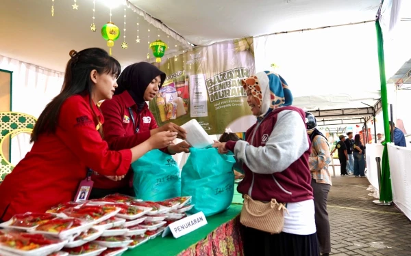 Thumbnail Berita - Pesona Idul Fitri di Kota Batu, Jawa Timur Park Group Bagikan 3.000 Paket Sembako