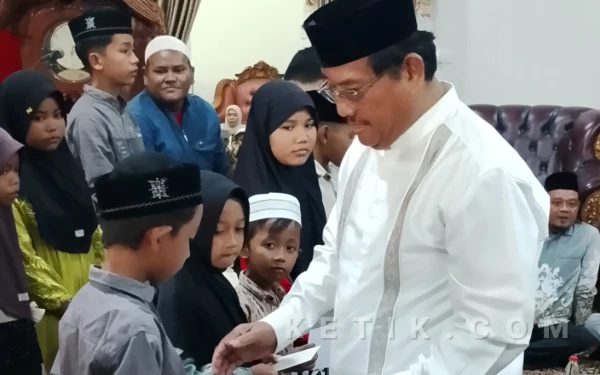 Thumbnail Berita - Momen Hangat Malam 22 Ramadan, Pemkab Aceh Singkil Santuni Puluhan Anak Yatim