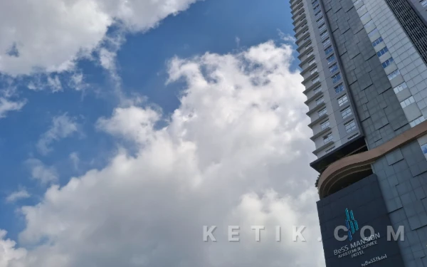 Thumbnail Berita - BMKG: Cuaca Jakarta Cerah pada 12 Maret 2026, Manado Berpotensi Hujan