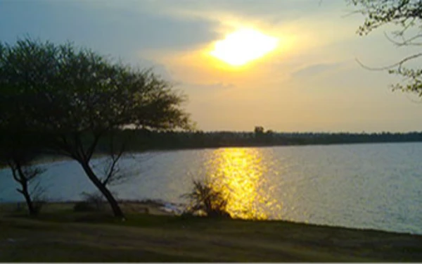 Thumbnail Berita - Libur Lebaran di Tuban, Deretan Pantai Ini Cocok Jadi Destinasi Wisata Keluarga