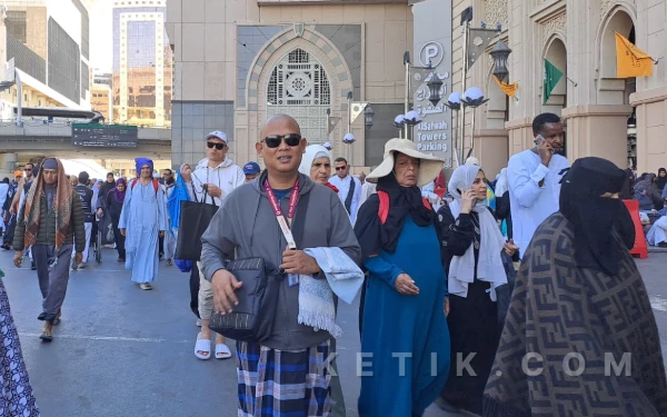 Thumbnail Berita - Kisah Advokat Yogyakarta Sapto Nugroho Tanggalkan Berkas Perkara Demi Berburu Malam Lailatul Qodar di Makkah