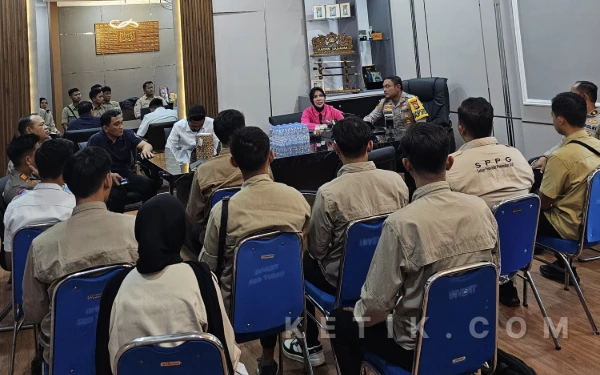 Thumbnail Berita - Optimalkan Program MBG, Ketua Bhayangkari Tuban Tekankan Keamanan Pangan di SPPG YKB