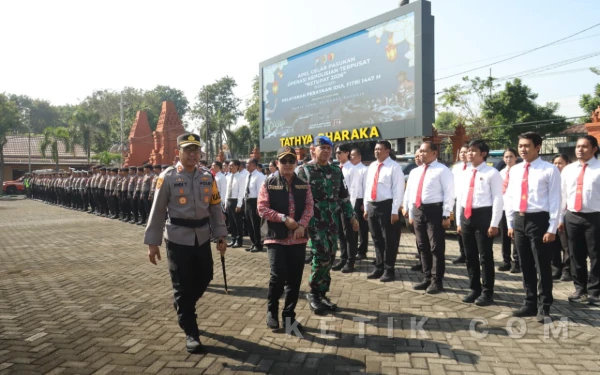 Thumbnail Berita - Polres Mojokerto Gelar Apel Pasukan Operasi Ketupat Semeru 2026, Siap Amankan Mudik dan Idulfitri 1447 H