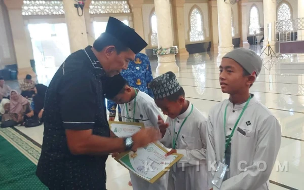 Thumbnail Berita - Bupati Simeulue Tutup Kegiatan Daurah Tahfizh Intensif Ramadan 1447 H