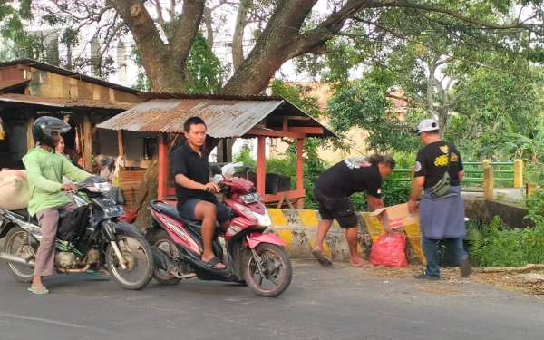 Thumbnail Berita - Ramadan Berkah, Laskar Pantura Bagi Takjil: Setelah Sidayu Kini Sasar Dukun