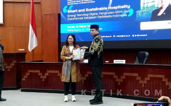 Thumbnail Wamenpar Ni Luh Puspa Ajak Mahasiswa UB Siap Hadapi Transformasi Industri Perhotelan Modern
