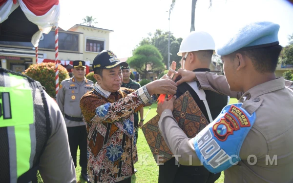 Thumbnail Berita - Mudik Aman Keluarga Nyaman, TNI–Polri dan Pemda Bondowoso Gelar Pasukan Operasi Ketupat