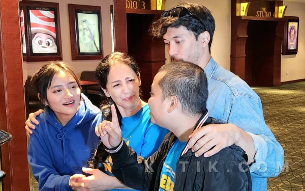 Thumbnail Berita - Film Lebaran 2026! Keakraban Pemain Warnai Proses Syuting "Senin Harga Naik"