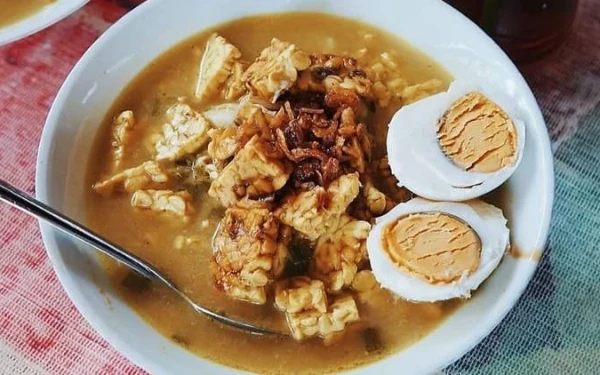 Thumbnail Berita - Berikut Tiga Rekomendasi Tempat Makan Ketupat dan Lontong Favorit Saat Lebaran di Kota Malang