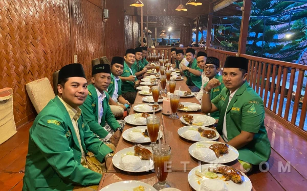 Thumbnail Berita - Perkuat Soliditas Organisasi, PAC GP Ansor Robatal Gelar Buka Puasa Bersama