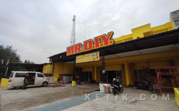 Thumbnail Berita - Terbongkar! Titik Lokasi Dimanipulasi, Pemkab Jombang Cabut Izin PBG Dua Toko MR.DIY